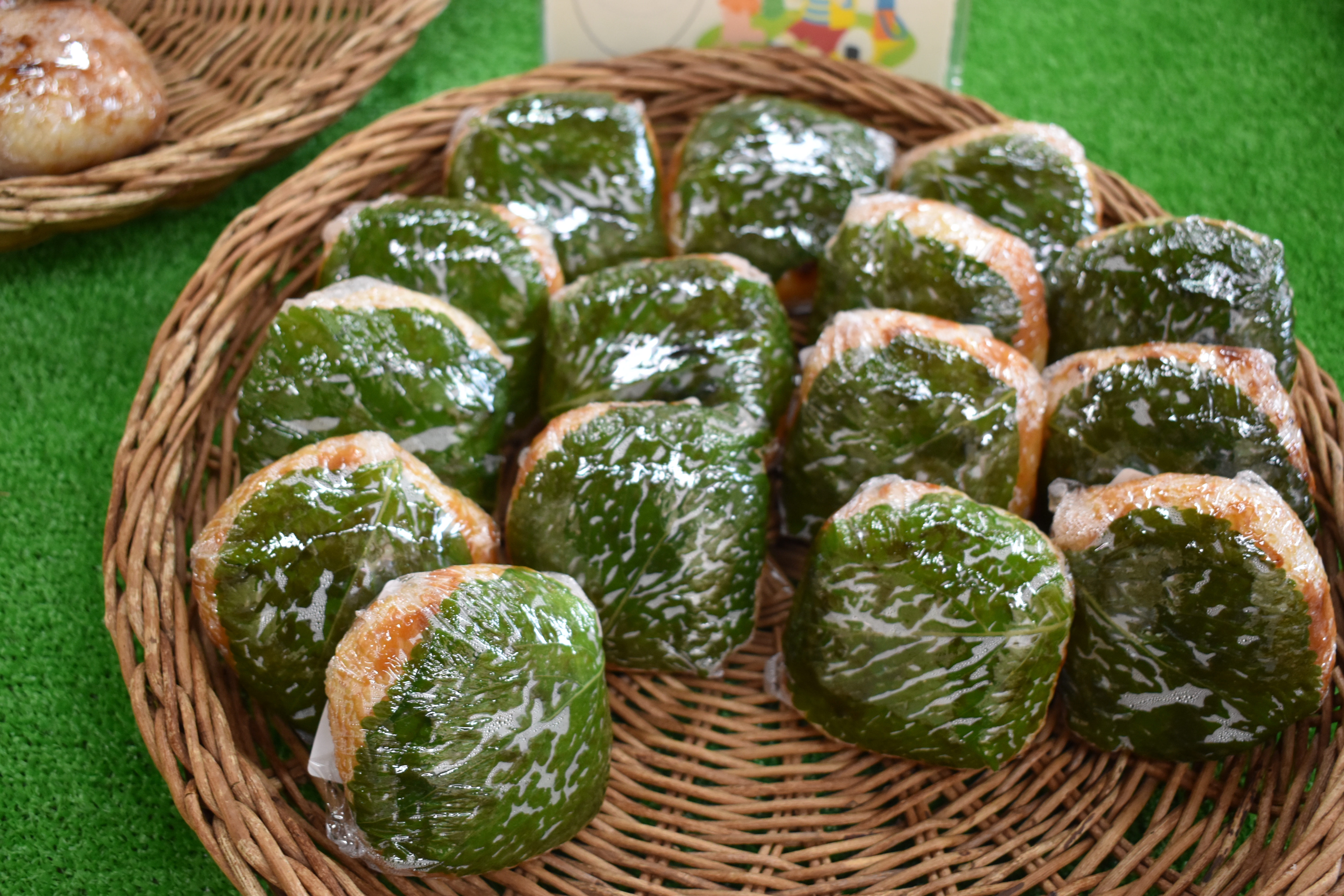 えごまの葉を使った味噌おにぎり